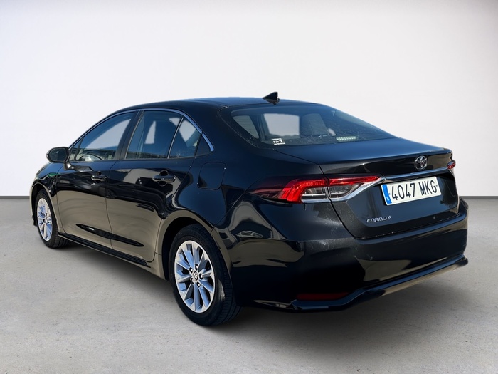 Toyota Corolla 125 Business Sedan 92 kW (125 CV) Vehículo usado en Madrid Toyota Corolla 125 Business Sedan 92 kW (125 CV) Vehículo usado en Madrid