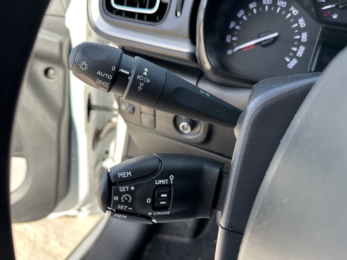 Citroen C3 BlueHDi 100 S&S C-Series 75 kW (102 CV) Vehículo usado en Madrid Citroen C3 BlueHDi 100 S&S C-Series 75 kW (102 CV) Vehículo usado en Madrid