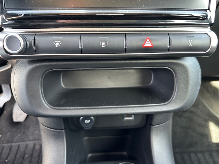 Citroen C3 BlueHDi 100 S&S C-Series 75 kW (102 CV) Vehículo usado en Madrid Citroen C3 BlueHDi 100 S&S C-Series 75 kW (102 CV) Vehículo usado en Madrid