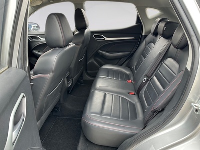 MG ZS 1.5 Luxury 78 kW (106 CV) 12 MG ZS 1.5 Luxury 78 kW (106 CV) 12