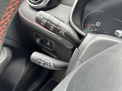 MG ZS 1.5 Luxury 78 kW (106 CV) 19 MG ZS 1.5 Luxury 78 kW (106 CV) 19