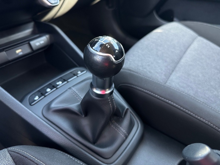 Kia Stonic 1.2 DPi Concept 62 kW (84 CV) Vehículo usado en Madrid Kia Stonic 1.2 DPi Concept 62 kW (84 CV) Vehículo usado en Madrid