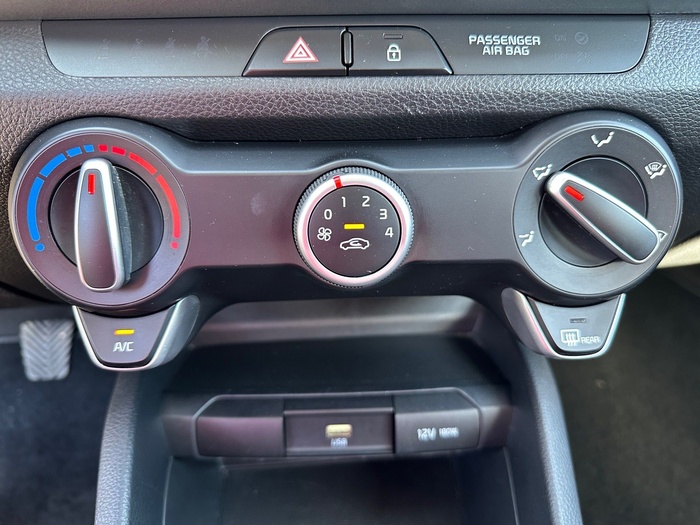 Kia Stonic 1.2 DPi Concept 62 kW (84 CV) Vehículo usado en Madrid Kia Stonic 1.2 DPi Concept 62 kW (84 CV) Vehículo usado en Madrid