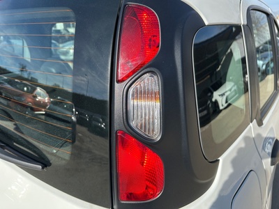 Fiat Panda 1.0 Hybrid Gse Red 51 kW (70 CV) 17 Fiat Panda 1.0 Hybrid Gse Red 51 kW (70 CV) 17