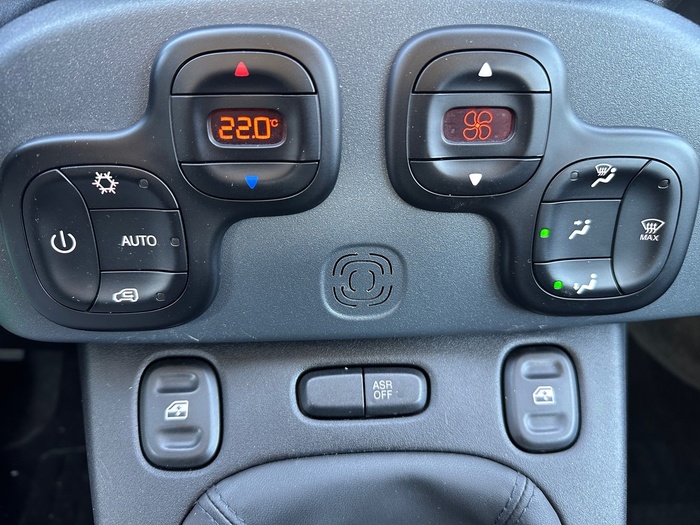 Fiat Panda 1.0 Hybrid Gse Red 51 kW (70 CV) Vehículo usado en Madrid Fiat Panda 1.0 Hybrid Gse Red 51 kW (70 CV) Vehículo usado en Madrid