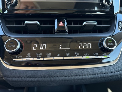 Toyota Corolla 1.5 125 Active Sedan 92 kW (125 CV) 18 Toyota Corolla 1.5 125 Active Sedan 92 kW (125 CV) 18