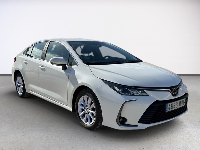 Toyota Corolla 1.5 125 Active Sedan 92 kW (125 CV) Vehículo usado en Madrid Toyota Corolla 1.5 125 Active Sedan 92 kW (125 CV) Vehículo usado en Madrid