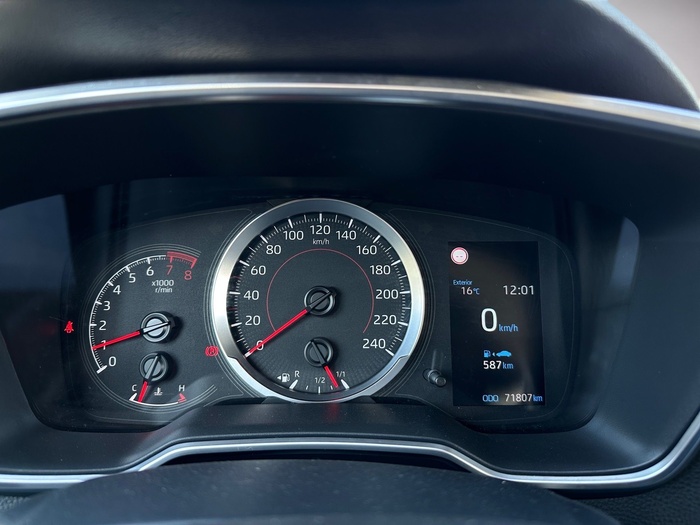 Toyota Corolla 1.5 125 Active Sedan 92 kW (125 CV) Vehículo usado en Madrid Toyota Corolla 1.5 125 Active Sedan 92 kW (125 CV) Vehículo usado en Madrid