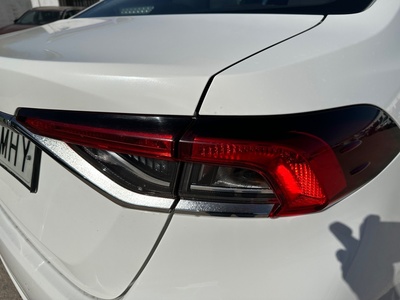 Toyota Corolla 1.5 125 Active Sedan 92 kW (125 CV) 17 Toyota Corolla 1.5 125 Active Sedan 92 kW (125 CV) 17