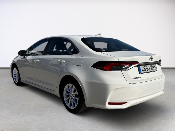 Toyota Corolla 1.5 125 Active Sedan 92 kW (125 CV) Vehículo usado en Madrid Toyota Corolla 1.5 125 Active Sedan 92 kW (125 CV) Vehículo usado en Madrid