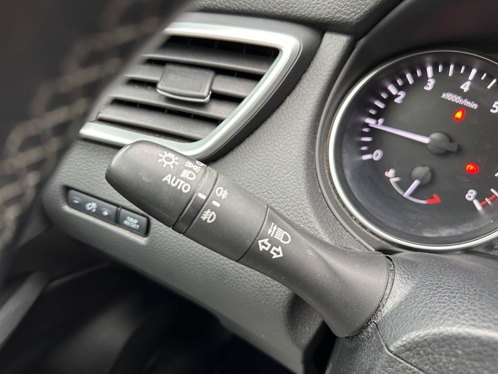 Nissan Qashqai DIG-T 140 mHEV Acenta 4x2 103 kW (140 CV) Vehículo usado en Madrid Nissan Qashqai DIG-T 140 mHEV Acenta 4x2 103 kW (140 CV) Vehículo usado en Madrid