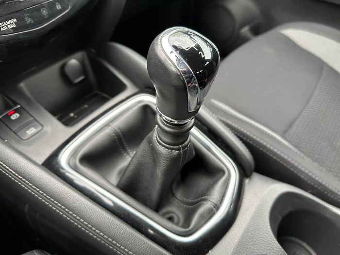 Nissan Qashqai DIG-T 140 mHEV Acenta 4x2 103 kW (140 CV) Vehículo usado en Madrid Nissan Qashqai DIG-T 140 mHEV Acenta 4x2 103 kW (140 CV) Vehículo usado en Madrid