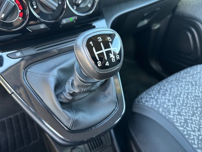 Lancia Ypsilon 1.2 Silver Evo II 51 kW (69 CV) 14 Lancia Ypsilon 1.2 Silver Evo II 51 kW (69 CV) 14