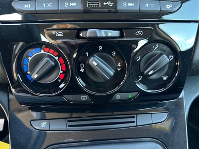 Lancia Ypsilon 1.2 Silver Evo II 51 kW (69 CV) 18 Lancia Ypsilon 1.2 Silver Evo II 51 kW (69 CV) 18