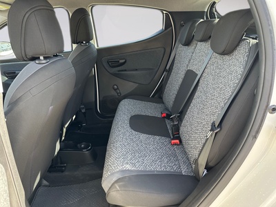 Lancia Ypsilon 1.2 Silver Evo II 51 kW (69 CV) 12 Lancia Ypsilon 1.2 Silver Evo II 51 kW (69 CV) 12