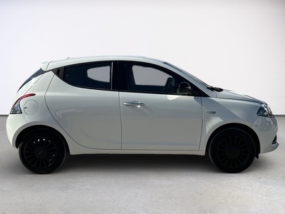 Lancia Ypsilon 1.2 Silver Evo II 51 kW (69 CV) 4 Lancia Ypsilon 1.2 Silver Evo II 51 kW (69 CV) 4