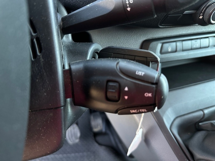 Peugeot Expert Furgon BlueHDi 120 S&S Pro Standard 88 kW (120 CV) Vehículo usado en Madrid Peugeot Expert Furgon BlueHDi 120 S&S Pro Standard 88 kW (120 CV) Vehículo usado en Madrid