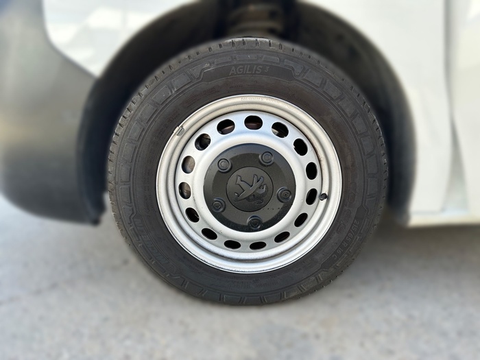 Peugeot Expert Furgon BlueHDi 120 S&S Pro Standard 88 kW (120 CV) Vehículo usado en Madrid Peugeot Expert Furgon BlueHDi 120 S&S Pro Standard 88 kW (120 CV) Vehículo usado en Madrid