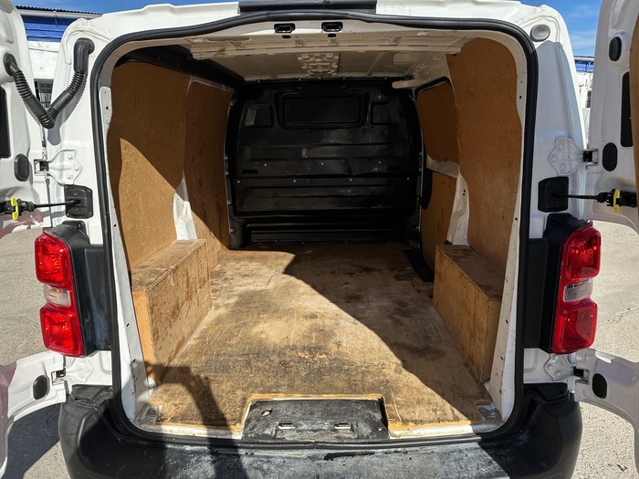 Peugeot Expert Furgon BlueHDi 120 S&S Pro Standard 88 kW (120 CV) Vehículo usado en Madrid Peugeot Expert Furgon BlueHDi 120 S&S Pro Standard 88 kW (120 CV) Vehículo usado en Madrid