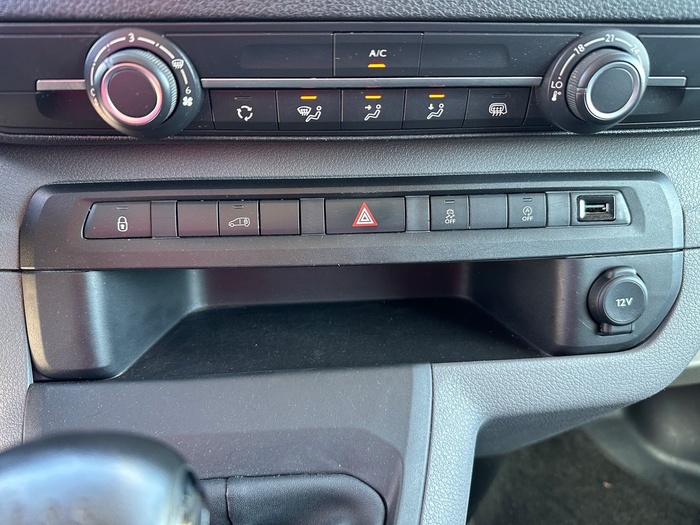 Peugeot Expert Furgon BlueHDi 120 S&S Pro Standard 88 kW (120 CV) Vehículo usado en Madrid Peugeot Expert Furgon BlueHDi 120 S&S Pro Standard 88 kW (120 CV) Vehículo usado en Madrid