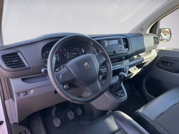 Peugeot Expert Furgon BlueHDi 120 S&S Pro Standard 88 kW (120 CV) Vehículo usado en Madrid Peugeot Expert Furgon BlueHDi 120 S&S Pro Standard 88 kW (120 CV) Vehículo usado en Madrid