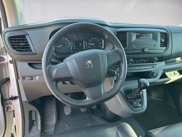 Peugeot Expert Furgon BlueHDi 120 S&S Pro Standard 88 kW (120 CV) Vehículo usado en Madrid Peugeot Expert Furgon BlueHDi 120 S&S Pro Standard 88 kW (120 CV) Vehículo usado en Madrid