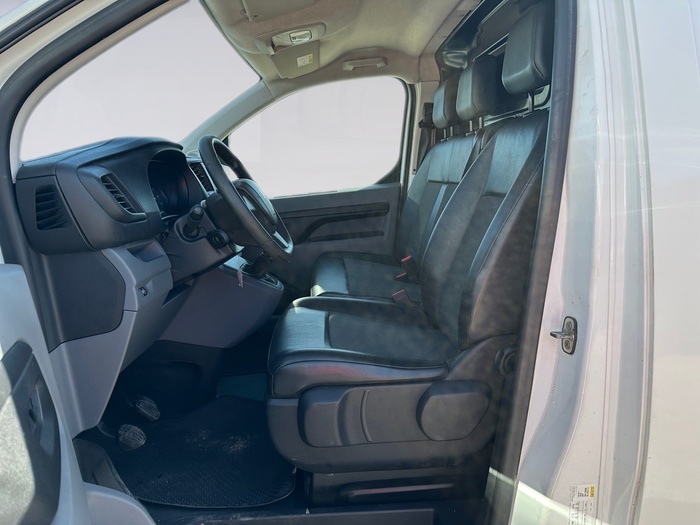 Peugeot Expert Furgon BlueHDi 120 S&S Pro Standard 88 kW (120 CV) Vehículo usado en Madrid Peugeot Expert Furgon BlueHDi 120 S&S Pro Standard 88 kW (120 CV) Vehículo usado en Madrid