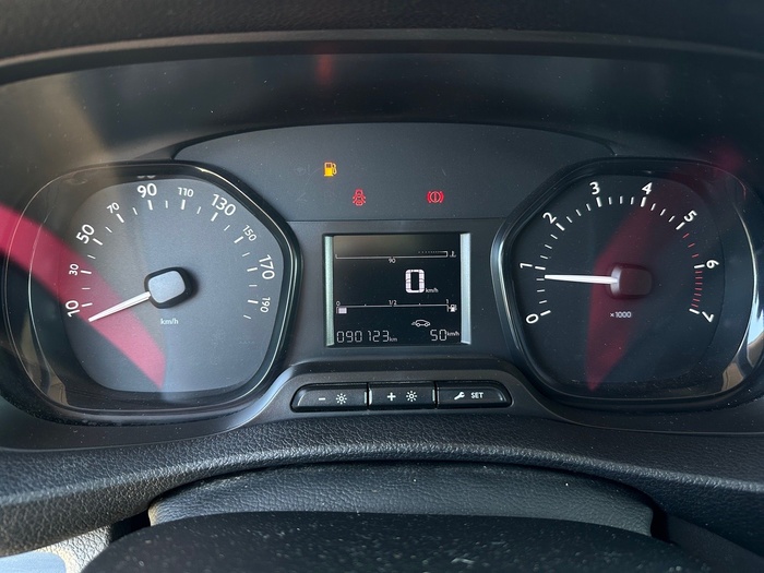 Peugeot Expert Furgon BlueHDi 120 S&S Pro Standard 88 kW (120 CV) Vehículo usado en Madrid Peugeot Expert Furgon BlueHDi 120 S&S Pro Standard 88 kW (120 CV) Vehículo usado en Madrid