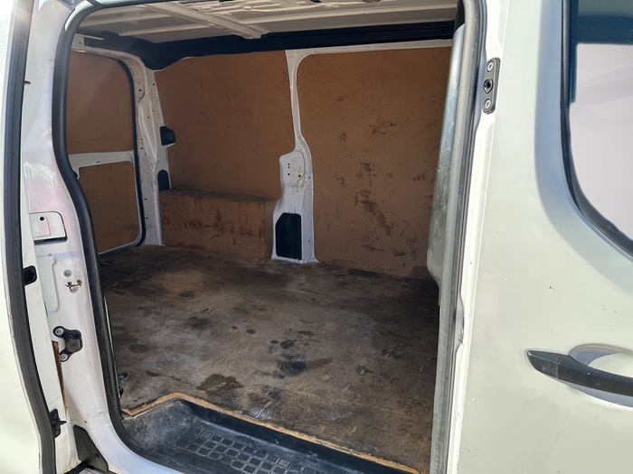 Peugeot Expert Furgon BlueHDi 120 S&S Pro Standard 88 kW (120 CV) Vehículo usado en Madrid Peugeot Expert Furgon BlueHDi 120 S&S Pro Standard 88 kW (120 CV) Vehículo usado en Madrid