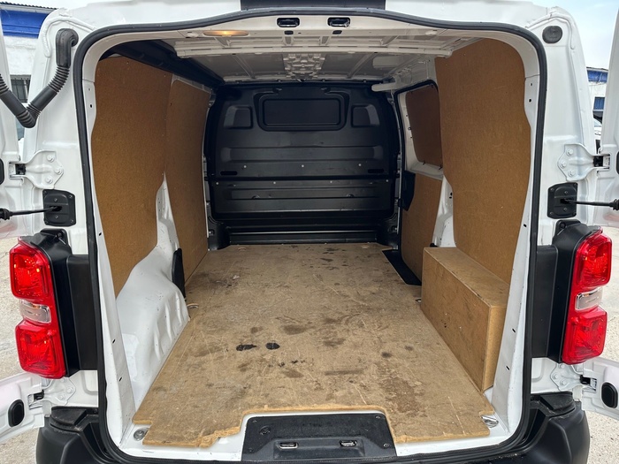 Peugeot Expert Furgon BlueHDi 120 S&S Pro Standard 88 kW (120 CV) Vehículo usado en Madrid Peugeot Expert Furgon BlueHDi 120 S&S Pro Standard 88 kW (120 CV) Vehículo usado en Madrid