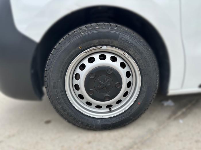 Peugeot Expert Furgon BlueHDi 120 S&S Pro Standard 88 kW (120 CV) Vehículo usado en Madrid Peugeot Expert Furgon BlueHDi 120 S&S Pro Standard 88 kW (120 CV) Vehículo usado en Madrid