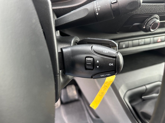 Peugeot Expert Furgon BlueHDi 120 S&S Pro Standard 88 kW (120 CV) Vehículo usado en Madrid Peugeot Expert Furgon BlueHDi 120 S&S Pro Standard 88 kW (120 CV) Vehículo usado en Madrid