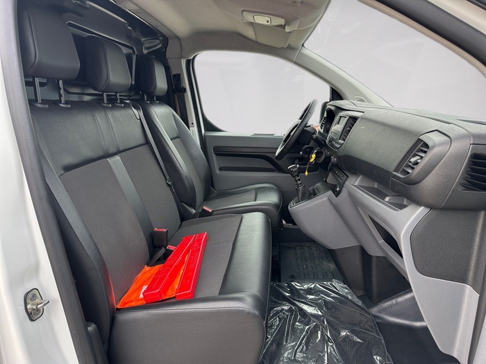 Peugeot Expert Furgon BlueHDi 120 S&S Pro Standard 88 kW (120 CV) Vehículo usado en Madrid Peugeot Expert Furgon BlueHDi 120 S&S Pro Standard 88 kW (120 CV) Vehículo usado en Madrid