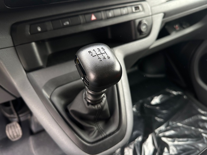 Peugeot Expert Furgon BlueHDi 120 S&S Pro Standard 88 kW (120 CV) Vehículo usado en Madrid Peugeot Expert Furgon BlueHDi 120 S&S Pro Standard 88 kW (120 CV) Vehículo usado en Madrid