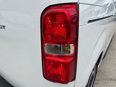 Peugeot Expert Furgon BlueHDi 120 S&S Pro Standard 88 kW (120 CV) 17 Peugeot Expert Furgon BlueHDi 120 S&S Pro Standard 88 kW (120 CV) 17