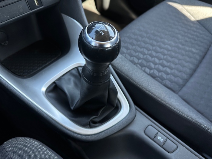 Toyota Yaris 1.0 53 kW (72 CV) Vehículo usado en Madrid Toyota Yaris 1.0 53 kW (72 CV) Vehículo usado en Madrid