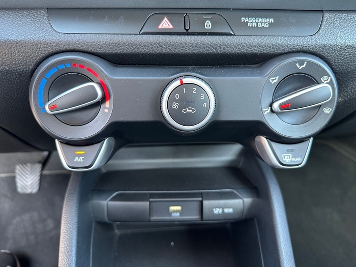 Kia Stonic 1.2 DPi Concept 62 kW (84 CV) Vehículo usado en Madrid Kia Stonic 1.2 DPi Concept 62 kW (84 CV) Vehículo usado en Madrid