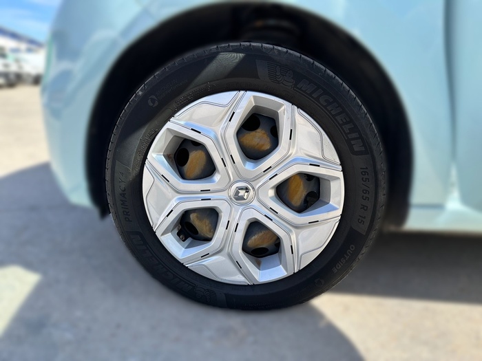 Renault Twingo 1.0 48 kW (65 CV) Vehículo usado en Madrid Renault Twingo 1.0 48 kW (65 CV) Vehículo usado en Madrid