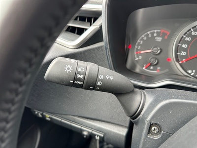 Toyota Corolla 1.5 125 Sedan 92 kW (125 CV) 19 Toyota Corolla 1.5 125 Sedan 92 kW (125 CV) 19