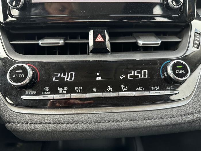 Toyota Corolla 1.5 125 Sedan 92 kW (125 CV) Vehículo usado en Madrid Toyota Corolla 1.5 125 Sedan 92 kW (125 CV) Vehículo usado en Madrid