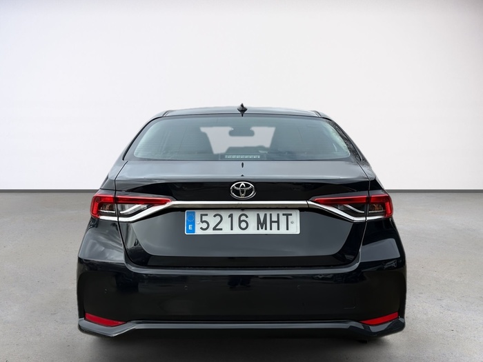 Toyota Corolla 1.5 125 Sedan 92 kW (125 CV) Vehículo usado en Madrid Toyota Corolla 1.5 125 Sedan 92 kW (125 CV) Vehículo usado en Madrid