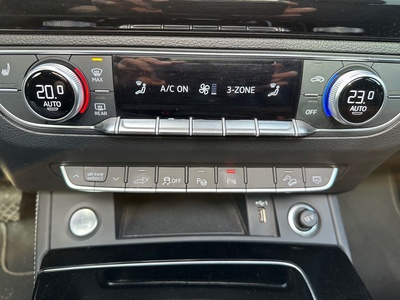 Audi Q5 TFSIe Black Line 55 TFSIe quattro 270 kW (367 CV) S tronic 19 Audi Q5 TFSIe Black Line 55 TFSIe quattro 270 kW (367 CV) S tronic 19