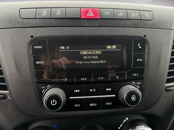 Iveco Daily Furgon 2.3 TD 35S 16 3520/H2 115 kW (156 CV) Vehículo usado en Madrid Iveco Daily Furgon 2.3 TD 35S 16 3520/H2 115 kW (156 CV) Vehículo usado en Madrid