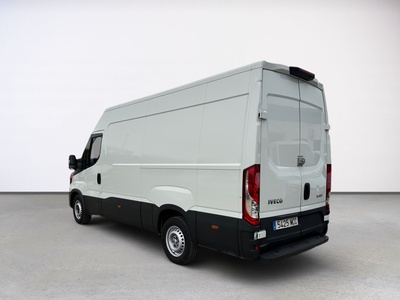 Iveco Daily Furgon 2.3 TD 35S 16 3520/H2 115 kW (156 CV) 7 Iveco Daily Furgon 2.3 TD 35S 16 3520/H2 115 kW (156 CV) 7