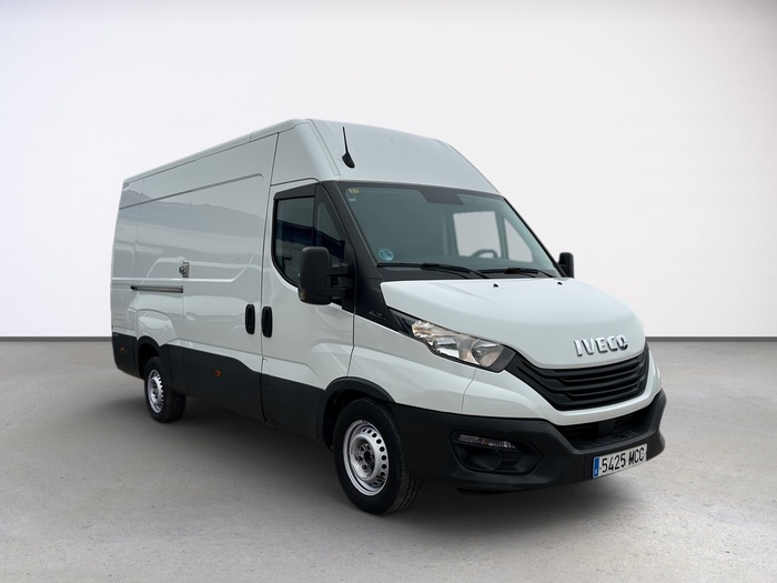 Iveco Daily Furgon 2.3 TD 35S 16 3520/H2 115 kW (156 CV) Vehículo usado en Madrid Iveco Daily Furgon 2.3 TD 35S 16 3520/H2 115 kW (156 CV) Vehículo usado en Madrid