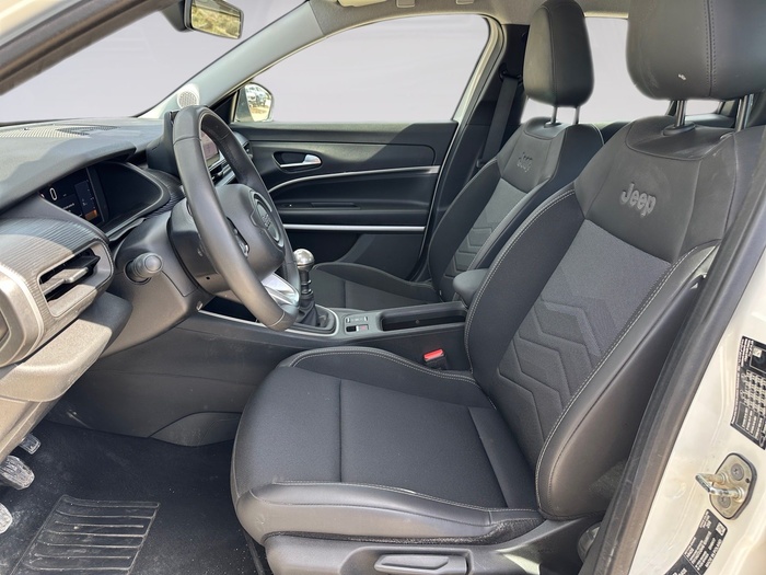 Jeep Avenger 1.2 G Avenger 74 kW (100 CV) Vehículo usado en Madrid Jeep Avenger 1.2 G Avenger 74 kW (100 CV) Vehículo usado en Madrid