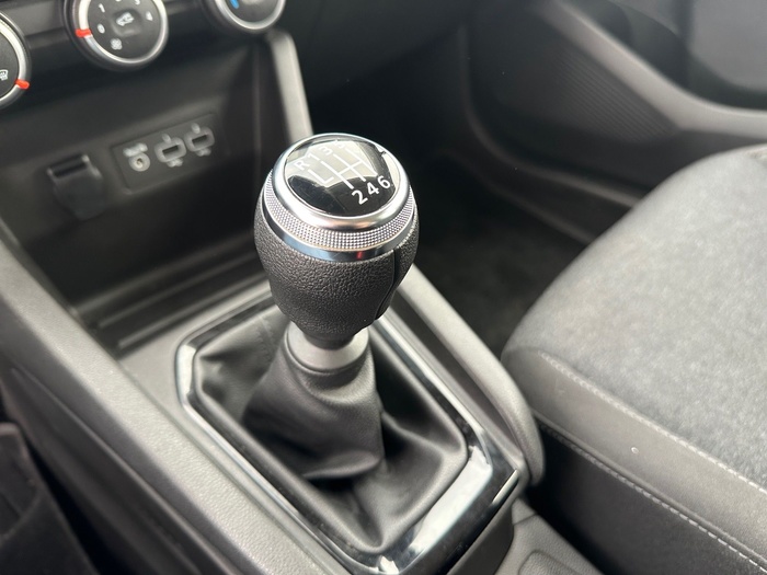 Renault Clio Equilibre TCe 66 kW (90 CV) Vehículo usado en Madrid Renault Clio Equilibre TCe 66 kW (90 CV) Vehículo usado en Madrid