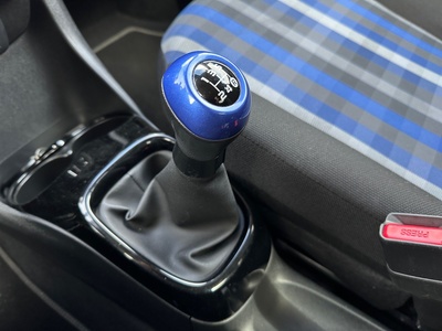 Peugeot 108 1.0 VTi Collection 53 kW (72 CV) 14 Peugeot 108 1.0 VTi Collection 53 kW (72 CV) 14