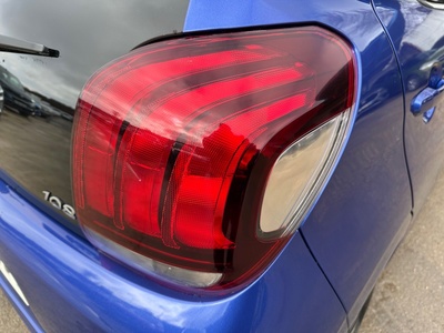 Peugeot 108 1.0 VTi Collection 53 kW (72 CV) 17 Peugeot 108 1.0 VTi Collection 53 kW (72 CV) 17