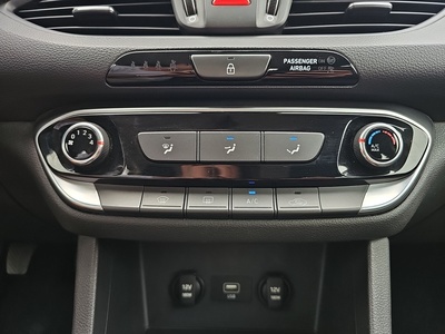 Hyundai i30 1.5 DPI Essence 81 kW (110 CV) 18 Hyundai i30 1.5 DPI Essence 81 kW (110 CV) 18